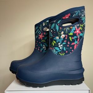 Bogs Girls' Blue Floral Classic 100% Waterproof Winter Snow Boot Youth Size 4